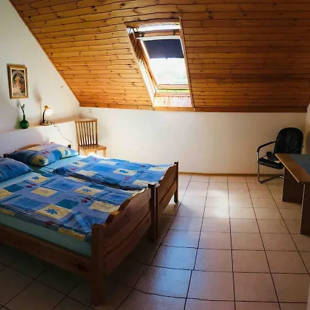 Aligvar Vendeghaz 度假居 Salfold